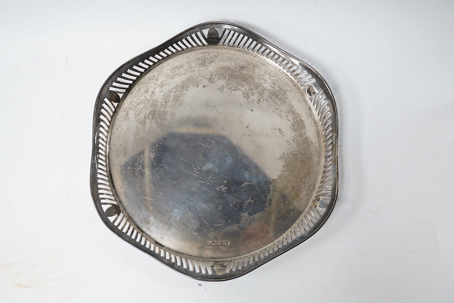 An Edwardian silver circular tray, with raised pierced border, Atkin Brothers, Sheffield, 1909, 26.6cm, 15.9oz. Condition - fair to good